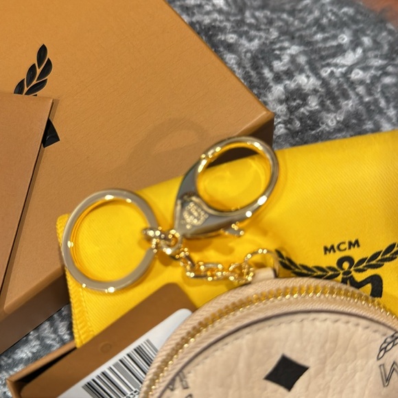 MCM coin pouch / bag charm NWT full inclusion - Picture 2 of 7